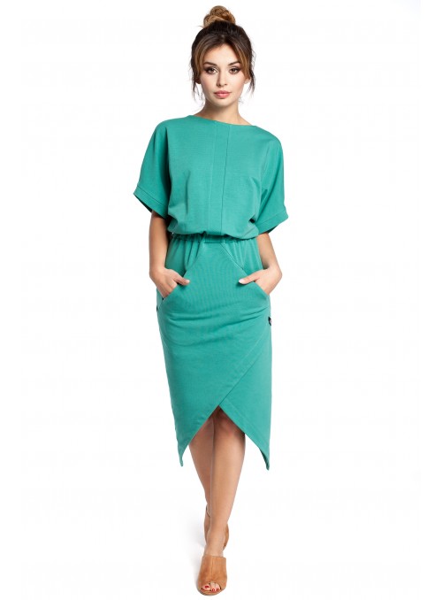 Žalia įdomous dizaino suknelė