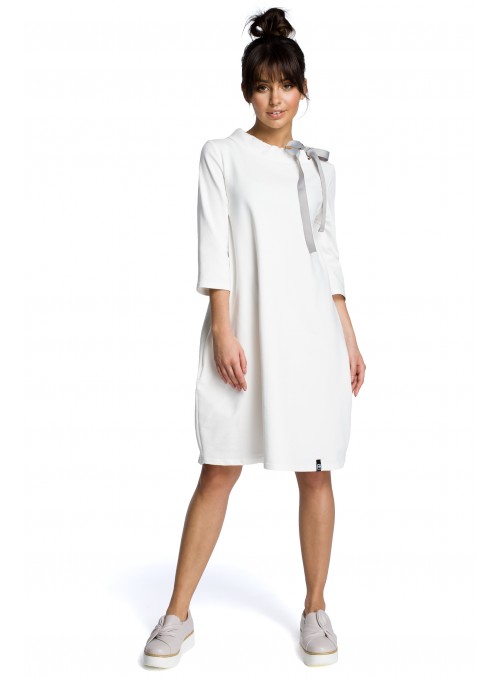 Balta Oversize tipo suknelė