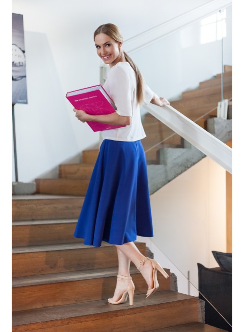 Elegantiškas mėlynas vidutinio ilgio sijonas